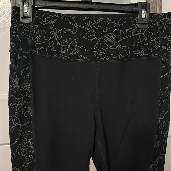 Skechers Black Floral Leggings - Picture 2 of 4